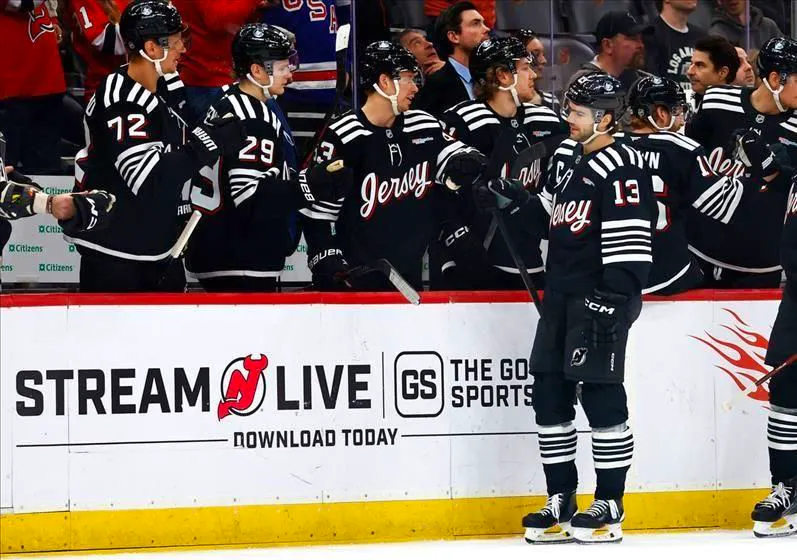 Hockey. NHL, 4 punti per Hischier