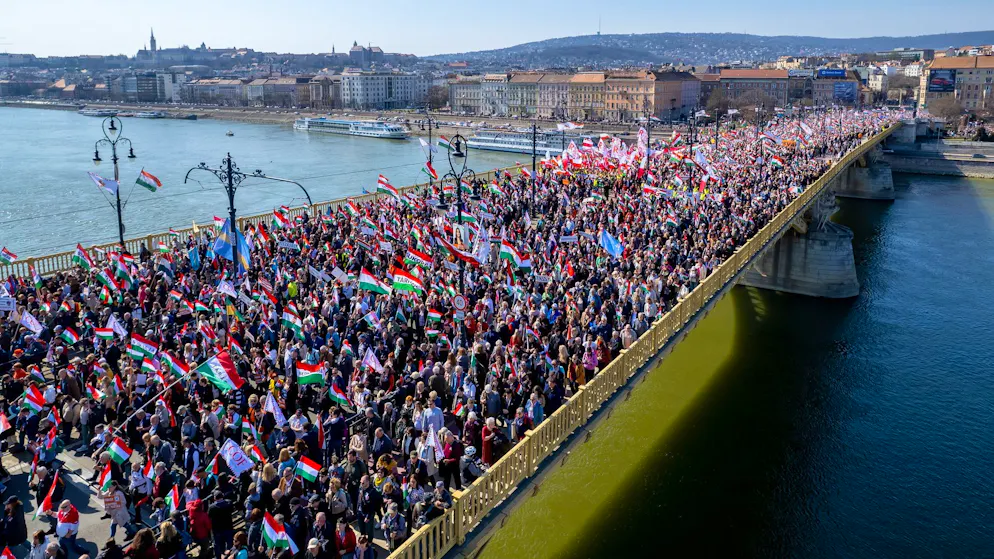 Riesige Demonstrationen läuten Wahlkampffinale in Ungarn ein - Gallery. Eine grosse Menschenmenge zog zur Kundgebung des amtierenden Ministerpräsidenten Viktor Orban.