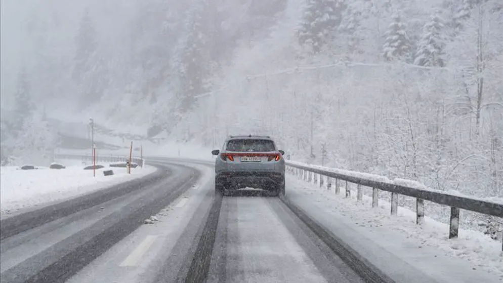 Strade chiuse. Nevicate intense in Ticino: strade chiuse e disagi alla viabilità