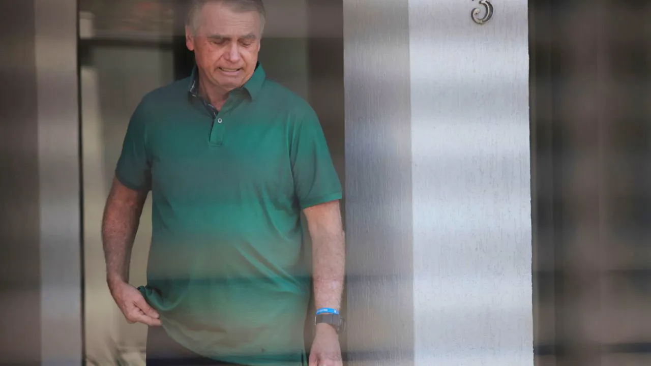 Politik. Brasiliens Ex-Präsident Bolsonaro bleibt auf Intensivstation