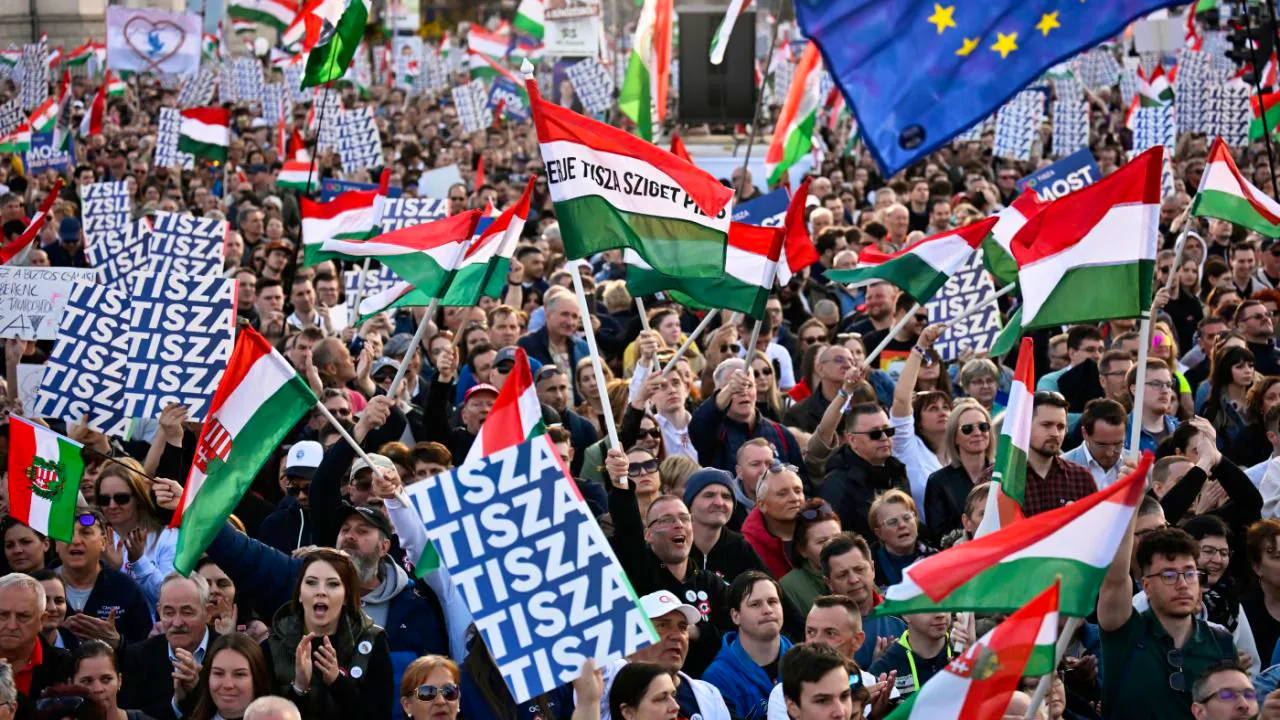 Politik. Riesige Demonstrationen läuten Wahlkampffinale in Ungarn ein