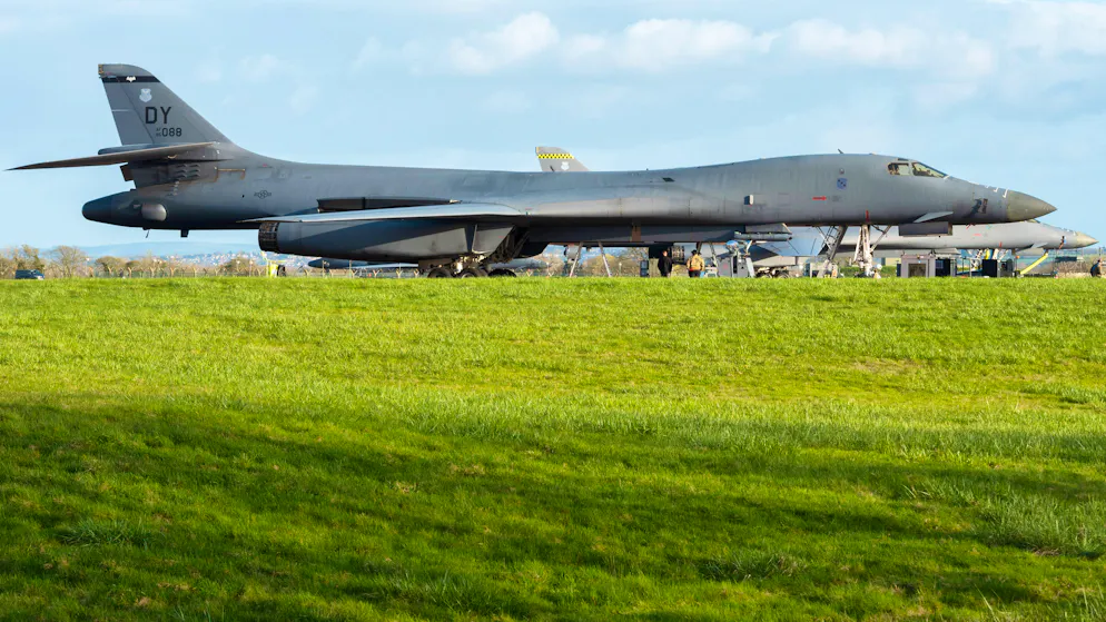 La base militaire de Fairford accueille notamment des bombardiers américains B‑1.