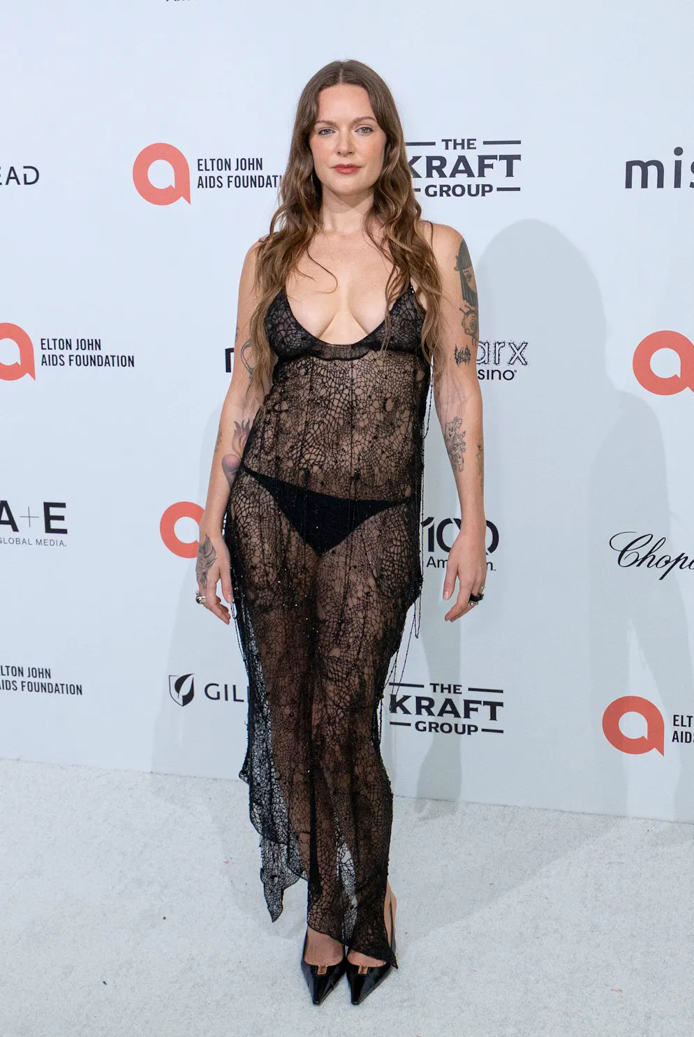 Oscars 2026: Die besten Outfits vom roten Teppich. Naked Dress ist weiter en vogue – aber nicht jeder Look passt zum Red Carpet. Tove Anna Maja Edfeldt zeigt viel Haut: beach-ready, aber für die Oscars eindeutig zu wenig Glamour.