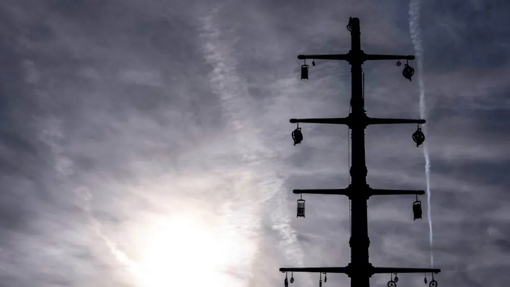 Laut Swissgrid zahlen typische Haushalte 2027 insgesamt zehn Franken weniger für die Nutzung des Übertragungsnetzes. (Archivbild)