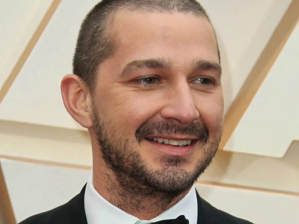 Shia LaBeouf a été filmé par des internautes alors qu'il se baladait en sous-vêtements dans le hall d'un hôtel à Rome.
