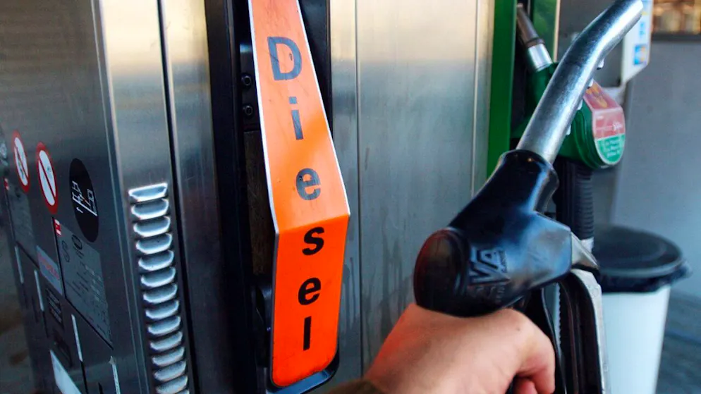 Während sich der Benzinpreis im Verlauf der letzten Tag mit 1,77 Franken pro Liter Bleifrei 95 unter der Marke von 1,80 Franken zu stabilisieren scheint, steigen die Preise für Diesel weiter. (Symbolbild)