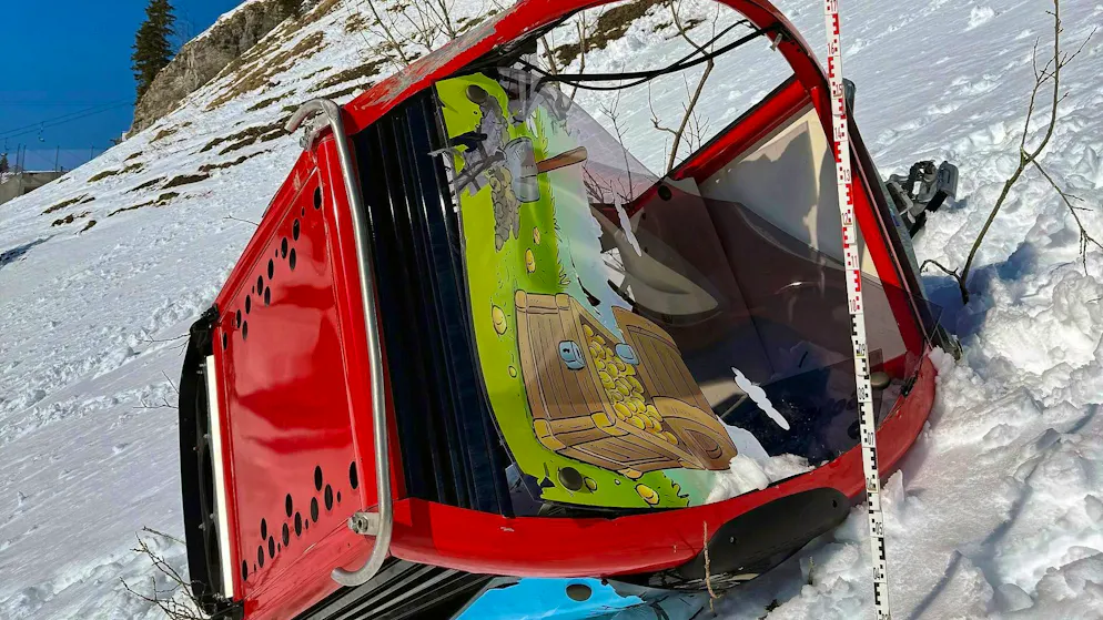 The destroyed gondola in the Engelberg OW ski area. The accident occurred on Nidwalden cantonal territory.