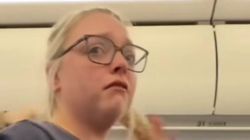 Eine gehörlose Frau wurde von einem Flug der US-Airline Frontier ausgeschlossen.