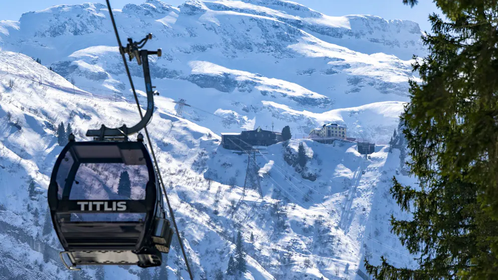 Eine Gondel des Titlis Xpress, auf dem unteren Abschnitt. Der Unfall ereignete sich zwischen der Mittelstation Trüebsee und der Bergstation Stand.