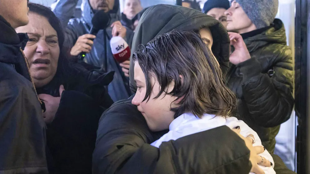 Family members of the victims of the fire disaster in the "Le Constellation" bar in Crans-Montana before a hearing of the public prosecutor's office in Sion. (February 12, 2026)