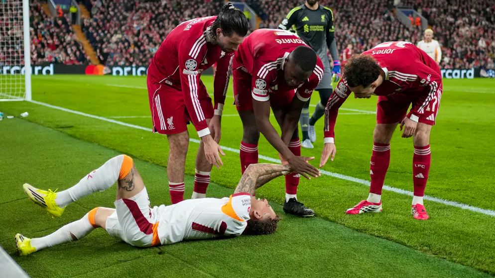 Gala's horror show in Liverpool. Lang ends up in hospital after advertising board accident and Osimhen breaks his forearm