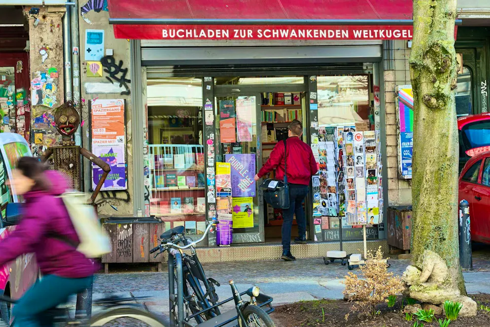 The bookshop "Zur schwankenden Weltkugel" in Berlin was removed from the prize list.