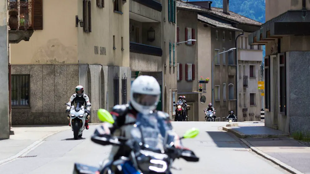 Insgesamt verstarben im vergangenen Jahr 49 Motorradfahrende auf Schweizer Strassen tödlich - zwei mehr als 2024. (Archivbild)
