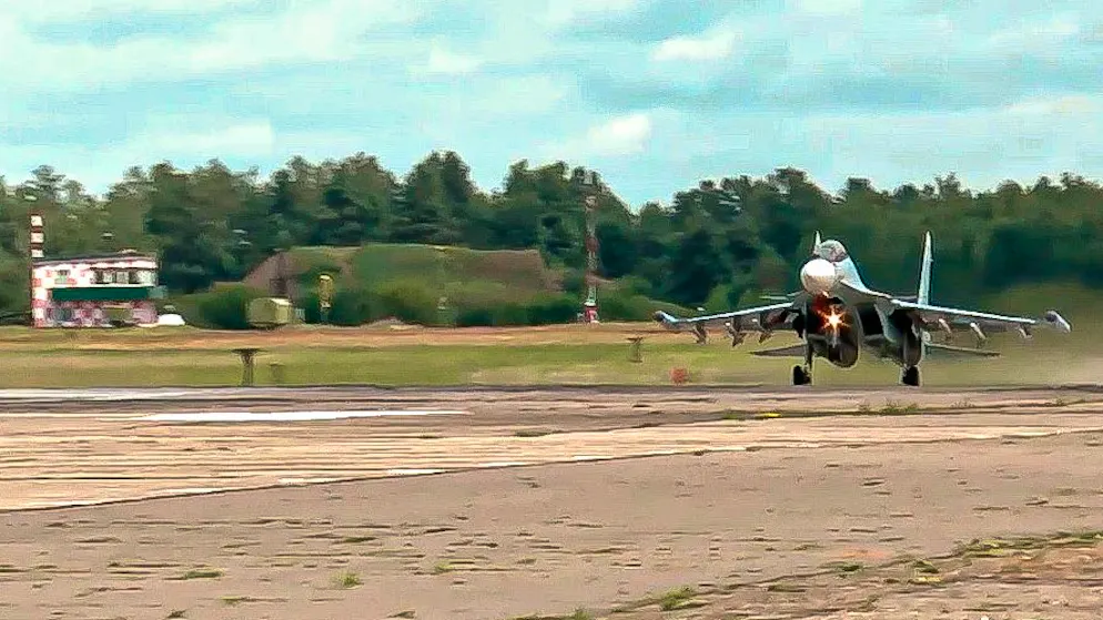 Eine russische Su-30 beim Start.