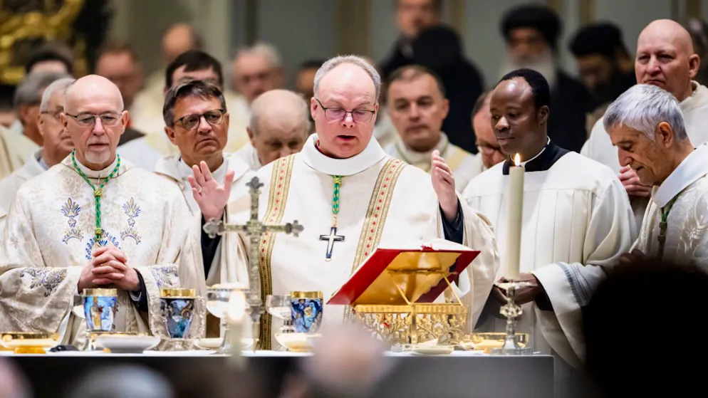 Il nuovo abate di Saint-Maurice, Alexandre Ineichen (nel centro)