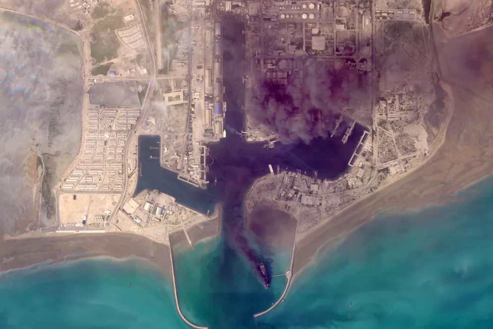 Satellitenbilder zeigen Folgen des Krieges im Nahen Osten. Nochmal der Hafen von Bandar Abbas am 2. März aus grösserer Entfernung.