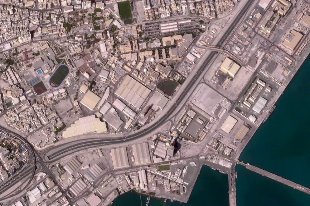 Satellitenbilder zeigen Folgen des Krieges im Nahen Osten. Dieses Satellitenbild von Planet Labs PBC zeigt das Hauptquartier der 5. US-Flotte in Manama in Bahrain am 25. Februar.