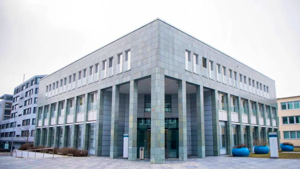 The defense lawyers have the floor at the criminal court in Zug in the trial over a disputed property deal. (Archive photo)