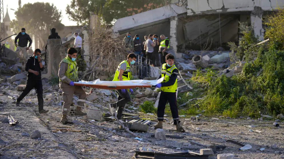 La guerra in Iran al suo 26esimo giorno. Soccorritori in un villaggio del sud del Libano