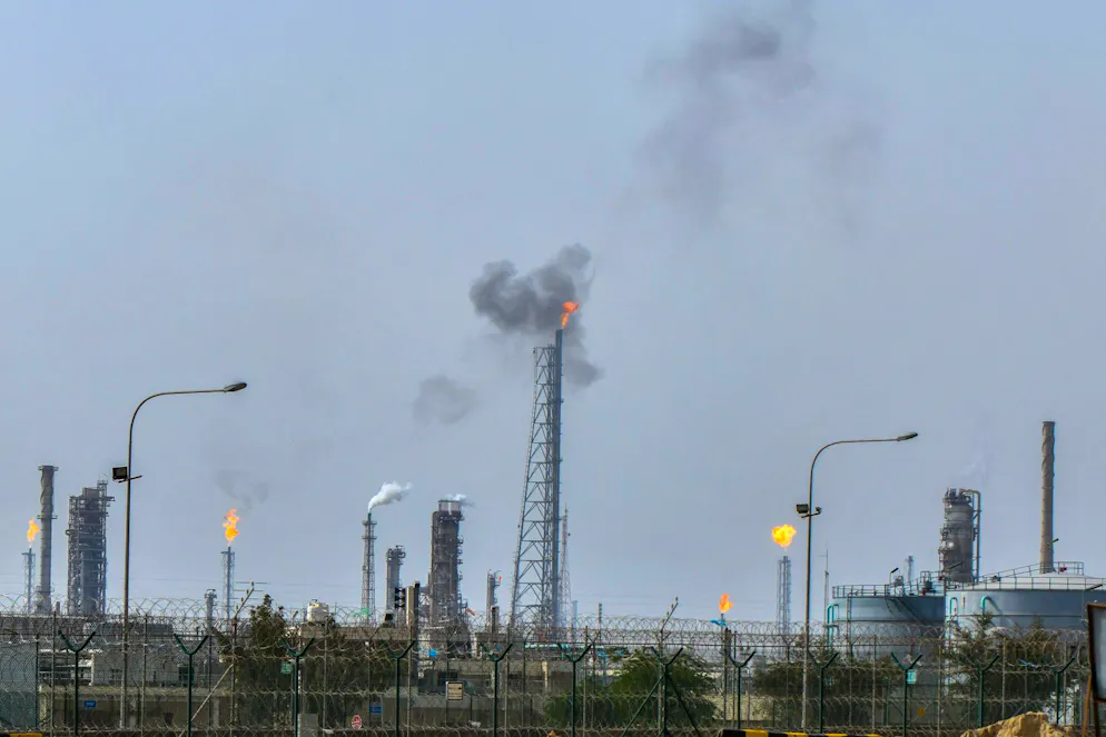 Vue générale de la raffinerie de Mina Al-Ahmadi au Koweït, vendredi 20 mars 2026. (Photo AP)