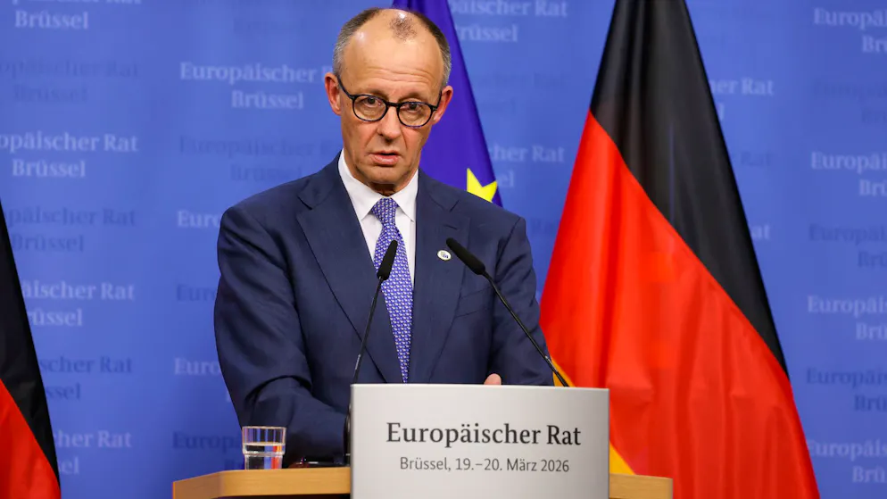 Der deutsche Kanzler Friedrich Merz bei einer Pressekonferenz in Brüssel am frühen Freitagmorgen.