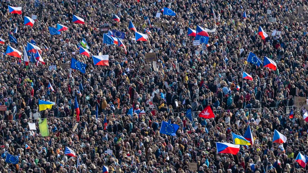 Prague. Des dizaines de milliers de Tchèques manifestent contre Babis