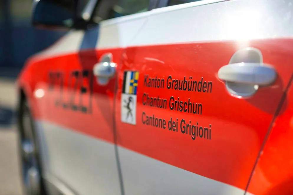 In Sedrun GR in the Surselva region, a car drove into a group of pupils and camp leaders on a local road on Friday.