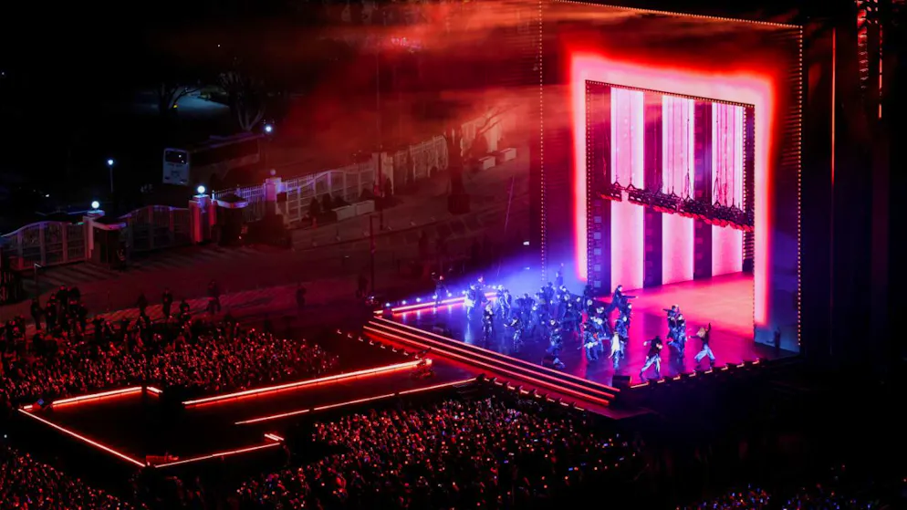 Avant qu'ils ne montent sur scène, les fans scandaient "BTS ! BTS !", tandis que la grande avenue menant à la place Gwanghwamun était bondée de monde à perte de vue (archives).