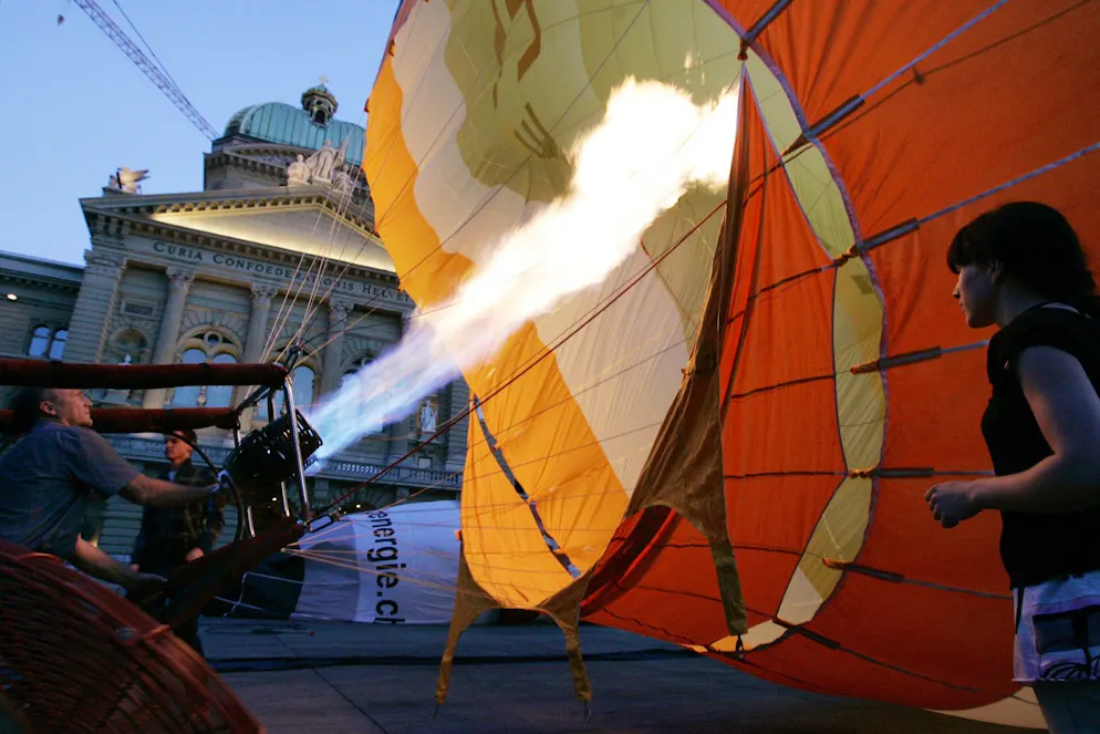 Im Mai 2008 gab es bereits einen Heissluftballon-Start auf dem Bundesplatz.