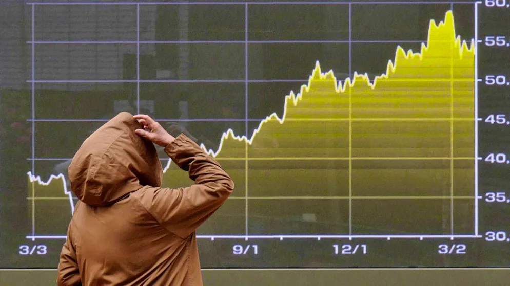 Key Asian benchmark indices slipped significantly into the red.