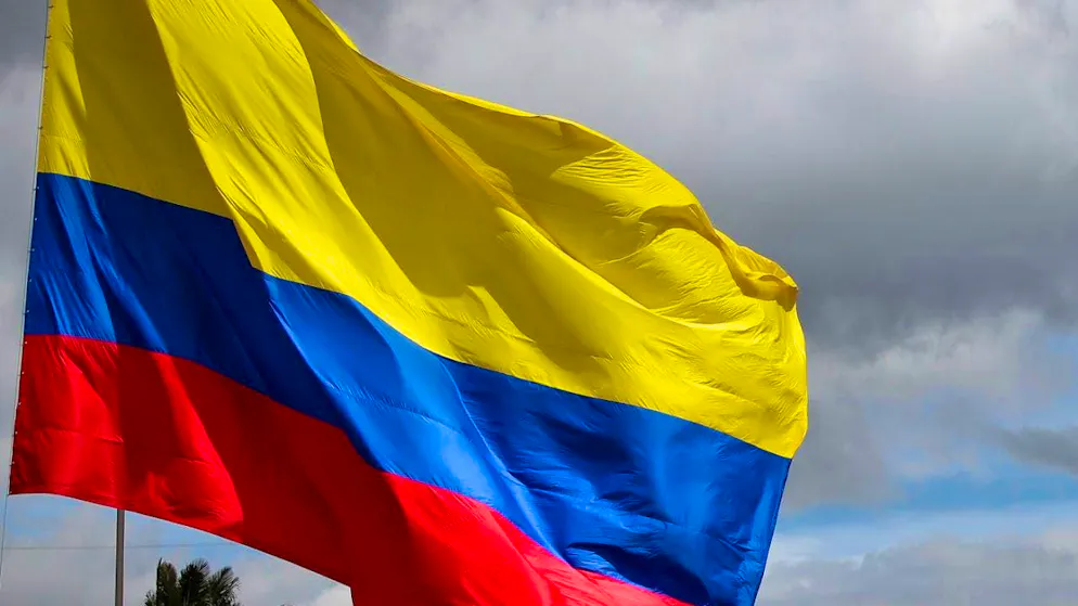 ARCHIVE - A Colombian flag flies in Bogota. Photo: Luisa González/colprensa/dpa (archive photo)