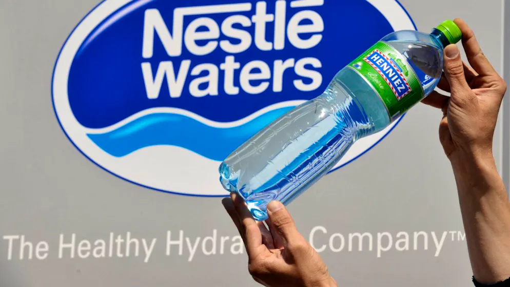 Nestlé Waters est notamment poursuivie pour avoir, autour de quatre décharges, laissé s'écouler des particules de microplastiques dans les eaux superficielles et souterraines (archives).