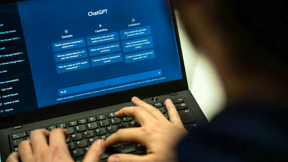 «QuitGPT». Ecco perché molte persone stanno cancellando ChatGPT, ma smettere è difficile