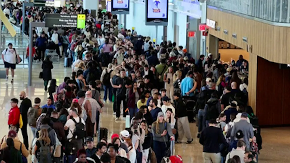Much is still vague. Videos show chaos at US airports - now Trump resorts to new means
