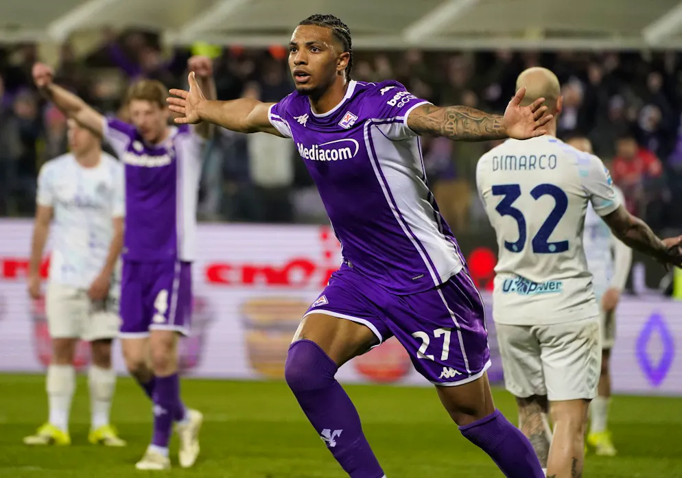 La Fiorentina festeggia il pareggio segnato da Cher Ndour.