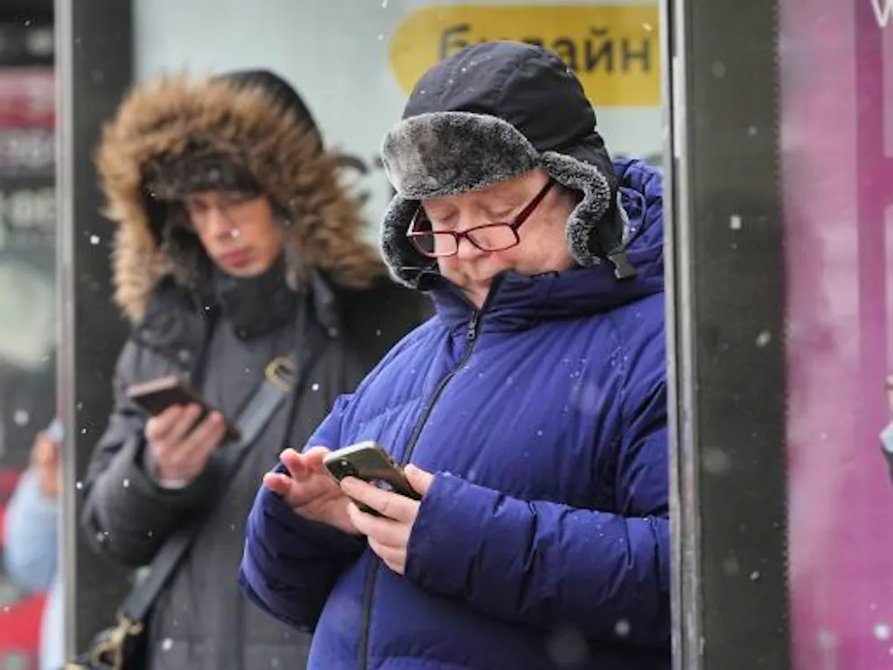 In sozialen Netzwerken gibt es viele Berichte von Betroffenen, die sich in Notlagen nicht erreichen oder in Geschäften nicht bezahlen können, weil es keine Internetverbindung gibt.