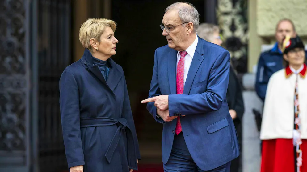 Officials of Federal Councillor Karin Keller-Sutter and Federal President Guy Parmelin have spoken out in favor of increasing the minimum deductible. (archive picture)