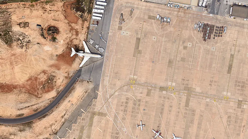 Abandoned Boeing in Portugal. Congolese politician to pick up his plane after 18 years