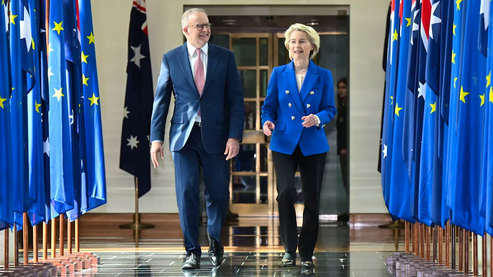 EU-Kommissionspräsidentin Ursula von der Leyen (r.) und Australiens Premierminister Anthony Albanese am Dienstag in der australischen Hauptstadt Canberra.