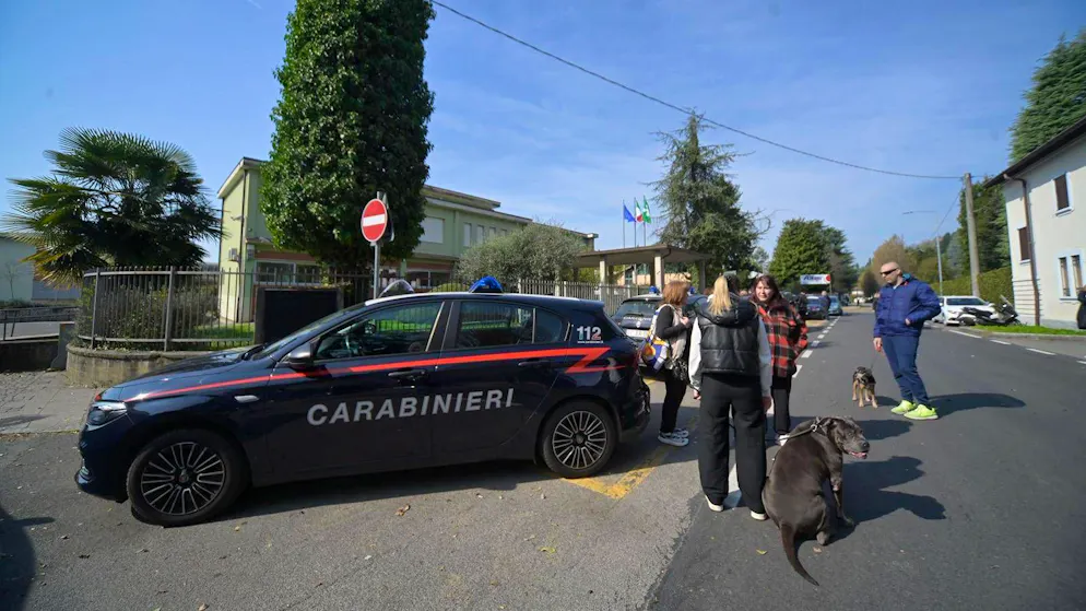 La donna è gravissima. Studente di terza media accoltella l'insegnante di francese in provincia di Bergamo