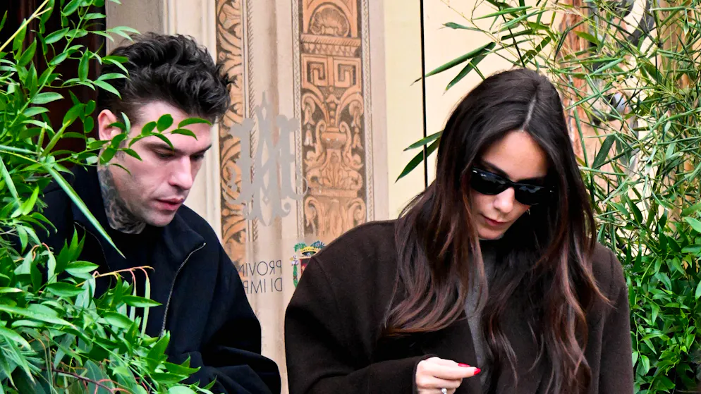 Lei è incinta?. Chiara Ferragni e Fedez insieme alla festa di Leone. Con loro, a sorpresa, anche Giulia Honegger