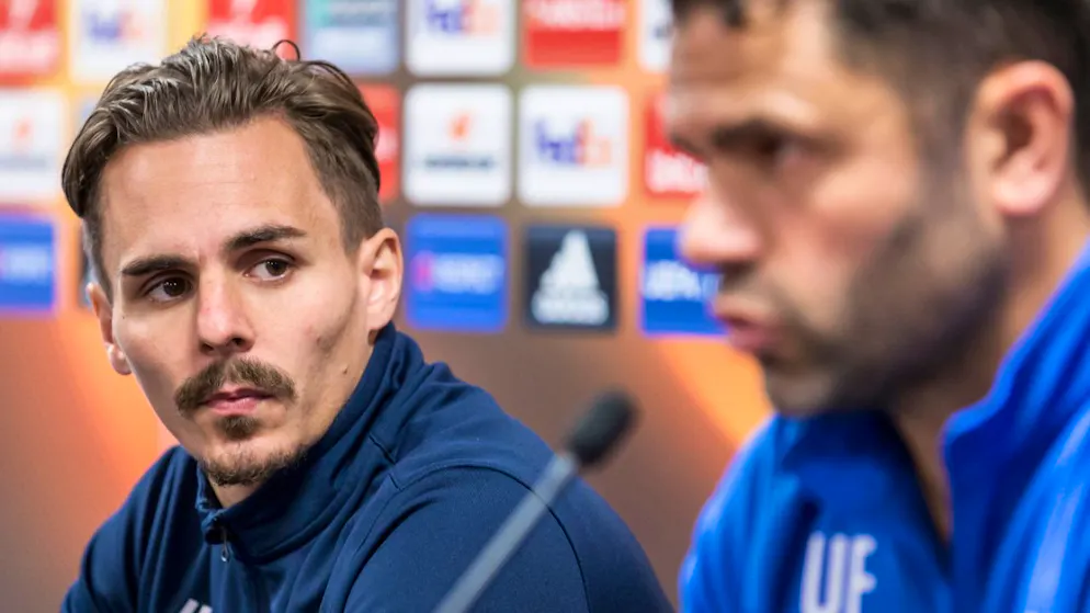 Kay Voser (links) spielte unter anderem beim FC Zürich, GC, Basel und Fulham Fussball. Am Mittwoch musste er wegen wüster Dorhungen vor Gericht. (Archivbild)