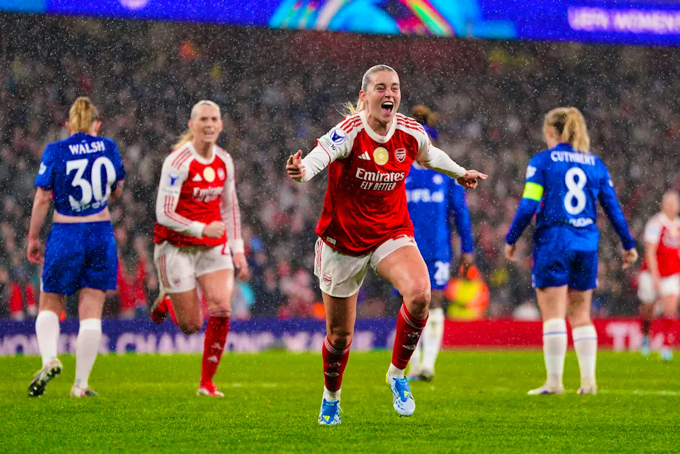 Alessia Russo scores against Chelsea and leads the scoring charts with eight goals.