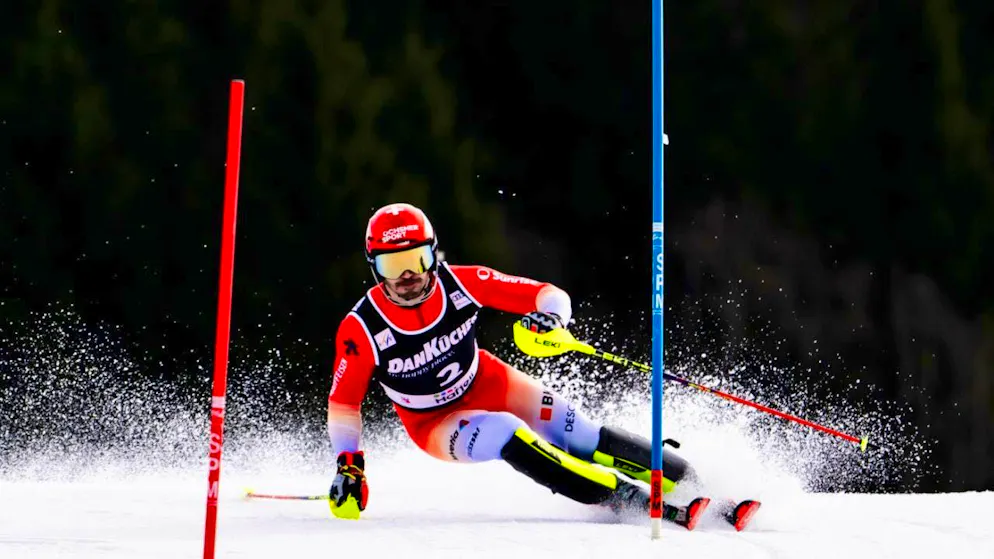 On course once again: last year's winner Loïc Meillard leads at half-time in the slalom in Hafjell