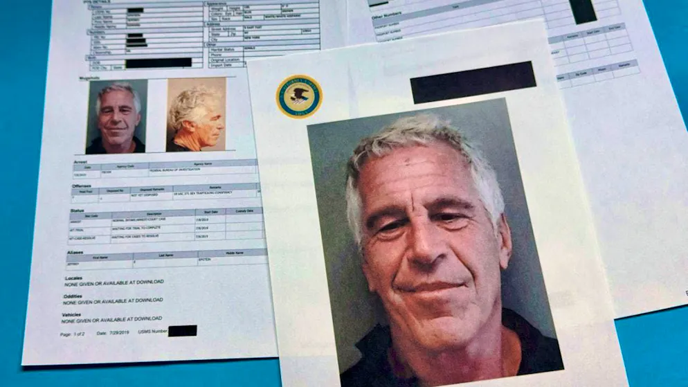ARCHIVE - Documents with redacted passages from the Jeffrey Epstein files are shown in Washington (archive photo). Photo: Jon Elswick/AP/dpa - ATTENTION: For editorial use only in connection with current reporting and only with full attribution to the above credit
