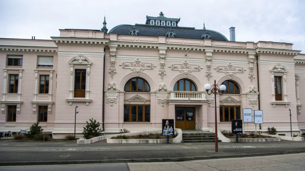Le théâtre Benno Besson d'Yverdon-les-Bains devient le lieu-phare de l'édition 2026 des Journées du Théâtre Suisse fin mai.