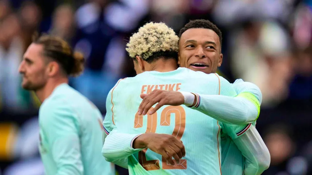 The two French goalscorers: Hugo Ekitiké and Kylian Mbappé.
