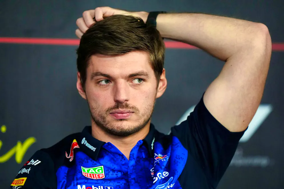 Max Verstappen kicks out an English reporter in Japan.