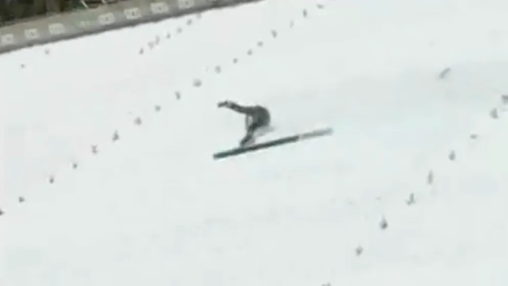 Lokalmatador im Spital. Heftiger Skisprung-Crash überschattet Weltcup-Finale