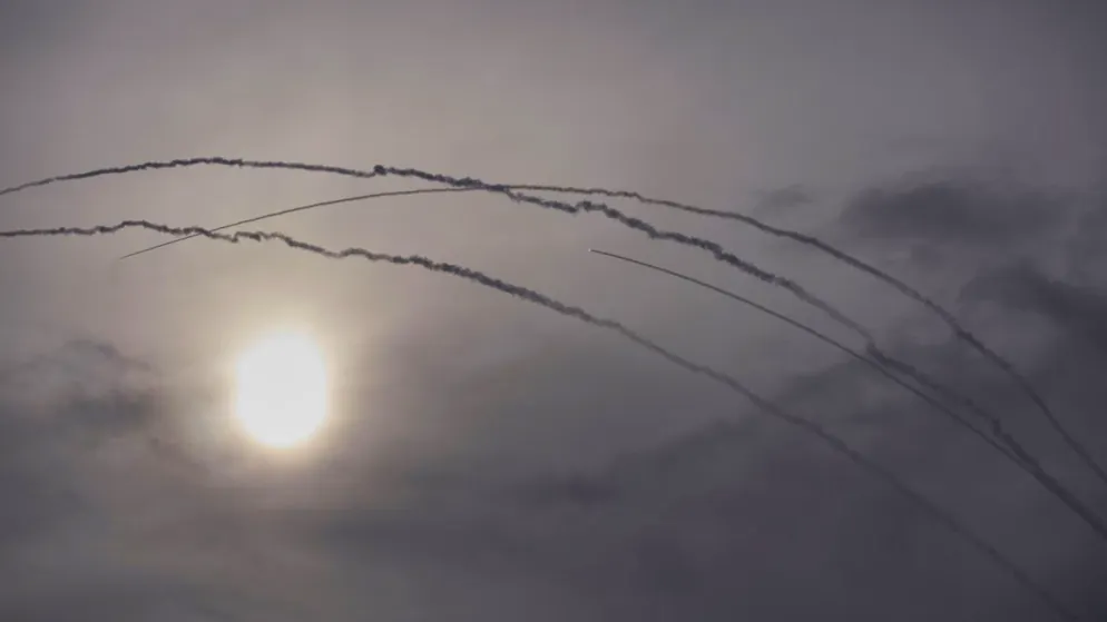 Das israelische Luftabwehrsystem Iron Dome wehrt Raketen aus dem Iran ab. 